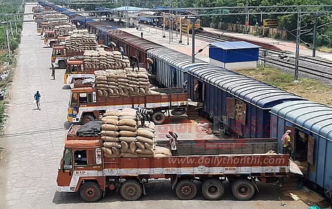 நாமக்கல்லுக்குசரக்கு ரெயிலில் 2,500 டன் மக்காச்சோளம் வந்தன
