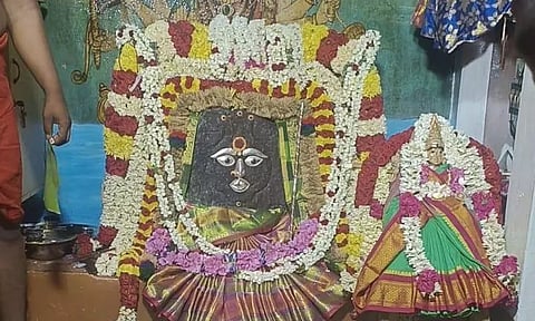 விழுப்புரம் பொன்அண்ணாமலைநகர் எல்லை பிடாரியம்மன் கோவிலில் ஆடித்திருவிழா திரளான பக்தர்கள் சாமி தரிசனம்