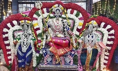 முத்து மாரியம்மனுக்கு பட்டாபிஷேகம்