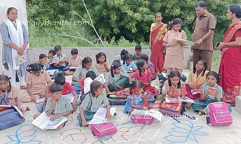 இல்லம் தேடி கல்வி மையங்களில் வட்டார கல்வி அலுவலர் ஆய்வு