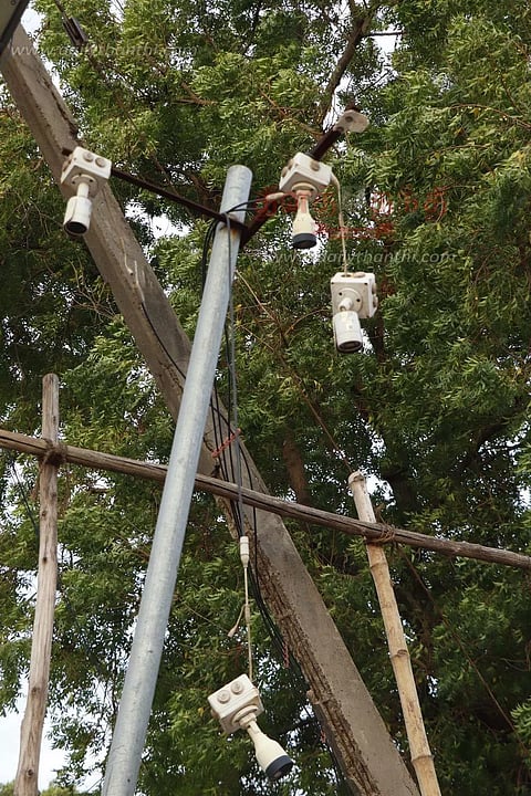 அந்தரத்தில் தொங்கும் கண்காணிப்பு கேமராக்கள்; மீண்டும் அடையாளம் காட்டுமா?