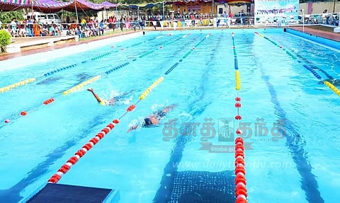 மதுரை ரேஸ்கோர்ஸ் நீச்சல் குளத்தில் நிரந்தர பயிற்சியாளர் இல்லாமல் தவிக்கும் வீரர்கள்- தமிழக அரசு கவனிக்குமா?