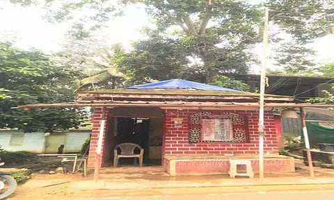 பழுதடைந்த நம்பியார் குன்னு சோதனைச்சாவடி