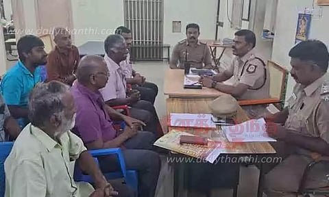 விடுதிகளில் சந்தேகப்படும் நபர்கள் தங்கி இருந்தால் போலீசுக்கு தகவல் தெரிவிக்கலாம்-துணை சூப்பிரண்டு பேச்சு