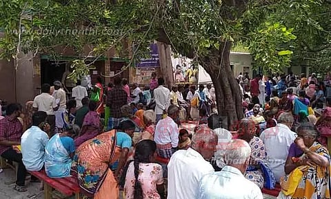 பழுதான பேட்டரி காரை சரி செய்ய வேண்டும்