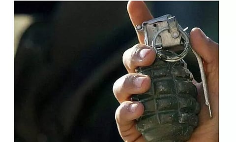 பெங்களூருவில் கைதான பயங்கரவாதி வீட்டில் பதுக்கிய 4 கையெறி வெடிகுண்டுகள் சிக்கியதால் பரபரப்பு