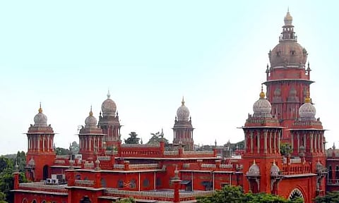 ஆசிரியர் காலிப்பணியிடங்கள் குறித்து அறிக்கை தாக்கல் செய்யாவிட்டால் நேரில் ஆஜராக நேரிடும் - சென்னை மாநகராட்சி கமிஷனருக்கு ஐகோர்ட்டு எச்சரிக்கை