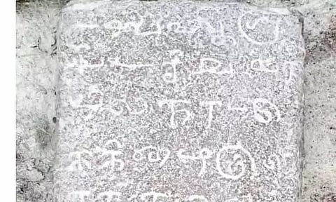 செய்யூர் அருகே பழமை வாய்ந்த கல்வெட்டு கண்டுபிடிப்பு