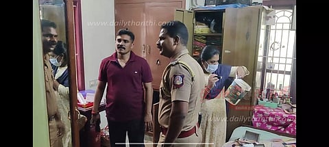 கன்னியாகுமரியில் வியாபாரி வீட்டில் 4 பவுன் நகை, பணம் கொள்ளை