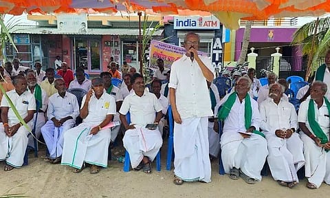 செஞ்சி அருகே கரும்பு விவசாயிகள் ஆர்ப்பாட்டம்