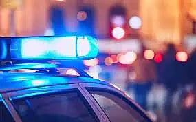 ஏ.டி.எம். எந்திரத்தை உடைத்து கொள்ளையடிக்க முயன்ற கும்பல்; அலாரம் ஒலித்ததால் லட்சக்கணக்கான பணம் தப்பியது