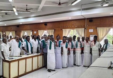 குறைதீர்க்கும் கூட்டத்தில் விவசாயிகள் ஆர்ப்பாட்டம்