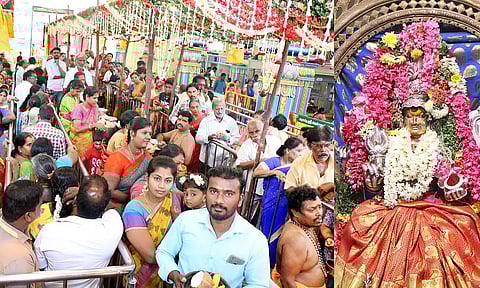 ஆடி முதல் வெள்ளிக்கிழமையையொட்டி கோவில்களில் சிறப்பு வழிபாடு