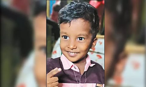 சென்னை ஐஸ் அவுசில் மாடியில் இருந்து தவறி விழுந்த 4 வயது குழந்தை பலி - இரட்டை குழந்தைகளில் ஒன்றை இழந்து பெற்றோர் தவிப்பு