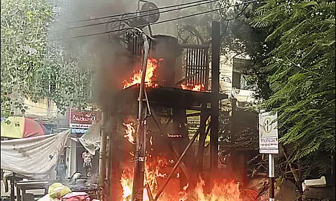 ராயபுரத்தில் டிரான்ஸ்பார்மர் தீப்பிடித்து எரிந்தது