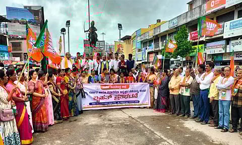 சிவமொக்காவில் சபாநாயகரை கண்டித்து பா.ஜனதாவினர் போராட்டம்