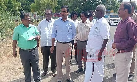 ஆறுமுகநேரியில் விளையாட்டு மைதானம் அமைக்க இடம் தேர்வு; கலெக்டர் பார்வையிட்டார்