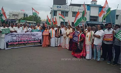 காரைக்காலில் காங்கிரசார் ஆர்ப்பாட்டம்