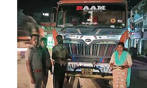 சோதனை சாவடிகளில் போலீசார் திடீ ஆய்வு