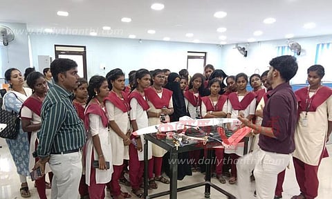 அரசு பாலிடெக்னிக் மாணவிகளுக்கு தொழிற்பயிற்சி சிறப்பு முகாம்