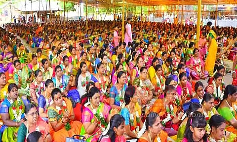 சுமங்கலி பூஜை செய்த பெண்கள்