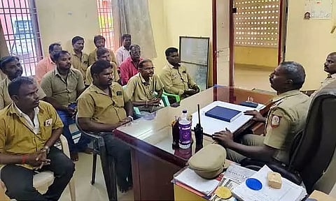 ஆட்டோ டிரைவர்களுக்கு விழிப்புணர்வு கூட்டம்