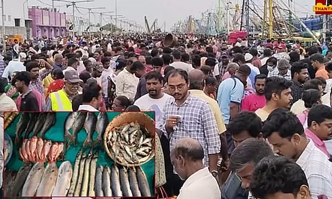 விடுமுறை தினமான இன்று, காசிமேடு மீன்பிடி சந்தையில் அலைமோதிய மக்கள் கூட்டம்..!