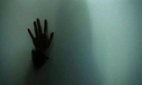 பாகிஸ்தான்: புகாரளிக்க சென்ற கர்ப்பிணியை ரோந்து சென்ற கான்ஸ்டபிள் பலாத்காரம் செய்த அவலம்