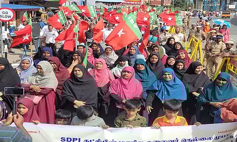 எஸ்.டி.பி.ஐ. கட்சியினர் ஆர்ப்பாட்டம்