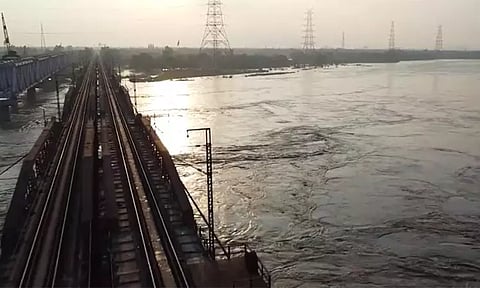 டெல்லி யமுனை ஆற்றில் மீண்டும் அபாய எல்லையைக் கடந்த நீர்மட்டம்