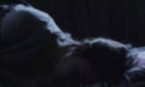 சென்னை: இளம்பெண் அருகே நிர்வாணமாக தூங்கிய நபர்...! அறை மாறியதால் ஏற்பட்ட விபரீதம்..!