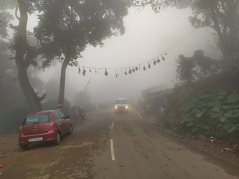 கொல்லிமலையில்`குளுகுளு' சீசனால் சுற்றுலா பயணிகள் மகிழ்ச்சி