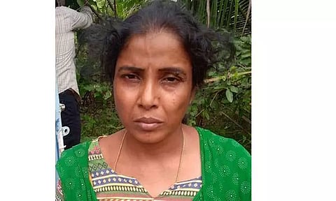 இறப்பு சான்றிதழ் வழங்கரூ.1,000 லஞ்சம் வாங்கிய பெண் கிராம நிர்வாக அலுவலர் கைது
