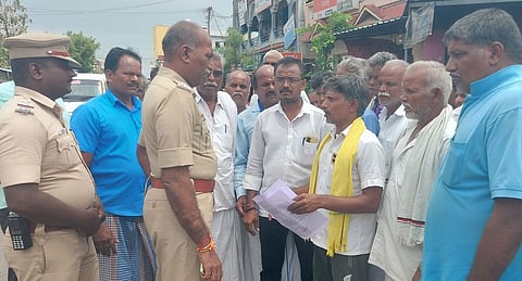 பொதுமக்கள் சாலை மறியலில் ஈடுபட முயற்சி