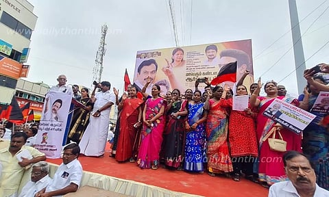 மத்திய அரசை கண்டித்து தி.மு.க. மகளிரணியினர் ஆர்ப்பாட்டம்