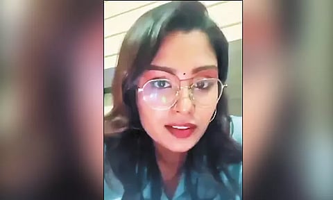 'விமான நிலையத்தில் தாலியை கழற்ற சொன்னார்கள்' - மலேசிய பெண் பரபரப்பு புகார்