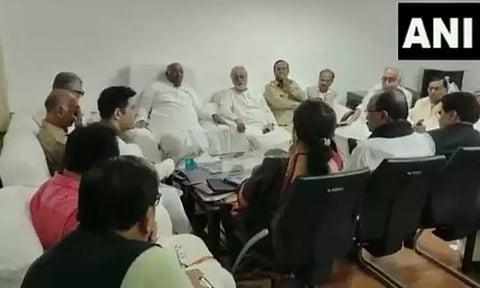 மணிப்பூர் விவகாரம் : பிரதமர் மோடி அறிக்கை அளிக்கும் வரை போராட்டம் தொடரும்; எதிர்க்கட்சிகள் முடிவு