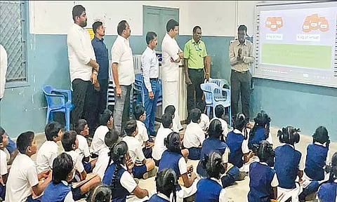 திருவொற்றியூர் பள்ளியில் கல்வித்துறை அமைச்சர் திடீர் ஆய்வு