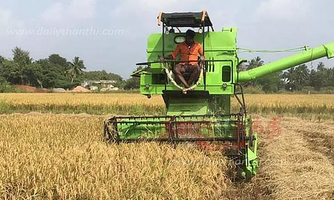 முன்பட்ட குறுவை நெல் அறுவடை மும்முரம்