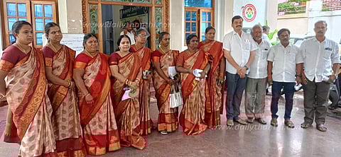 தர்மபுரி நகராட்சி கூட்டம்:அ.தி.மு.க. கவுன்சிலர்கள் வெளிநடப்புவார்டுகளில் பணிகள் நடைபெறவில்லை என புகார்