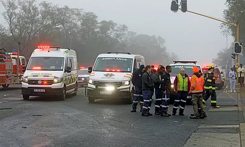 தென் ஆப்பிரிக்காவில் பஸ்கள் மோதல்; 77 பேர் படுகாயம்