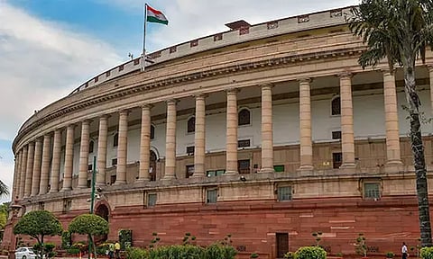 5-வது நாளாக நாடாளுமன்றத்தில் எதிர்க்கட்சிகள் அமளி: மக்களவை 12 மணி வரை ஒத்திவைப்பு