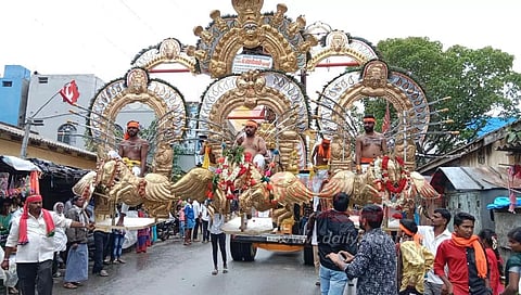 தேன்கனிக்கோட்டையில்மாரியம்மன் கோவில் திருவிழாபக்தர்கள் அலகு குத்தி நேர்த்திக்கடன்