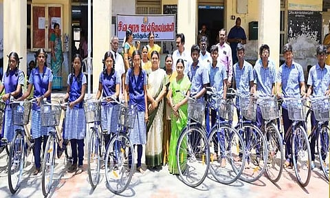தூத்துக்குடியிலுள்ள 3 பள்ளிகளில் 339 மாணவ, மாணவிகளுக்கு இலவச சைக்கிள்:அமைச்சர் கீதாஜீவன் வழங்கினார்