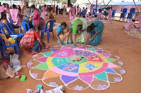 கிருஷ்ணகிரியில் பெண்களுக்கான கோலப்போட்டி