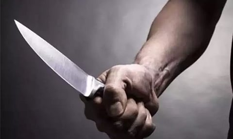 மாமியார் வீட்டுக்கு வந்த வாலிபருக்கு கத்தியால் வெட்டு