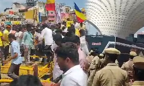 அன்புமணியை சூழ்ந்த போலீஸ்...! போர்க்களமாக மாறிய நெய்வேலி போலீஸ் வாகனத்தை நொறுக்கிய பாமகவினர் - பரபரப்பு காட்சி