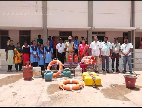 சேந்தமங்கலம் அரசு கல்லூரியில்தீயணைப்பு துறை செயல்விளக்க நிகழ்ச்சி