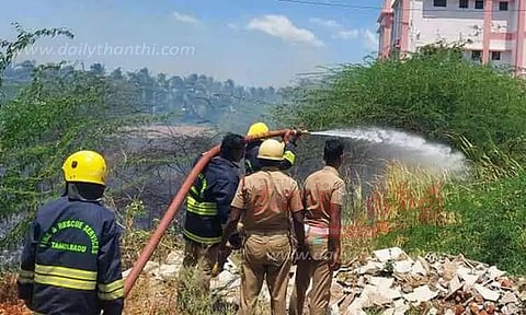 கல்லூரி மாணவிகள் விடுதி வளாகத்தில் திடீர் தீ