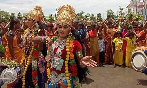 சிறுபாக்கம் மாரியம்மன் கோவிலில் பால்குட ஊர்வலம்